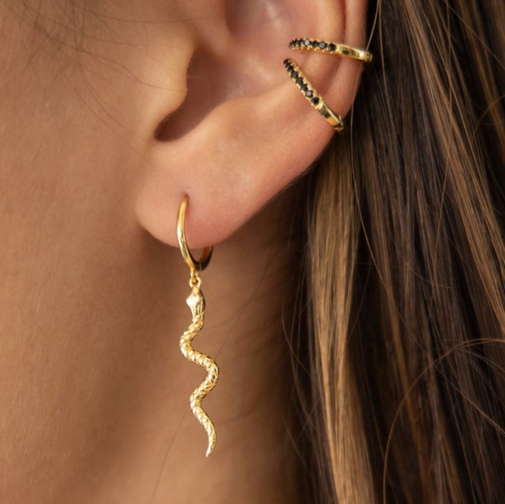 SOLD🥀 Vermeil Drop Snake Huggie Earrings - Picture 6 of 6